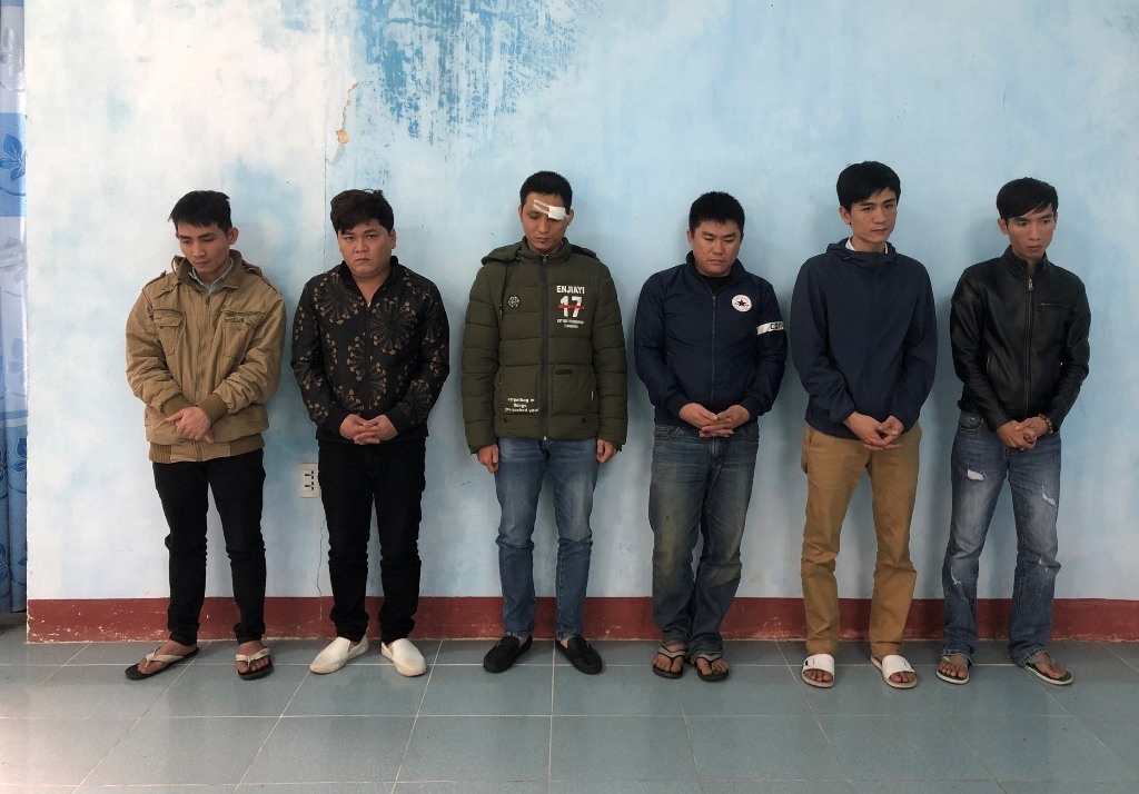 Danh bac tai quan cafe anh 1