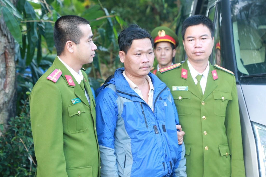 Giam doc xuat khong hoa don anh 1