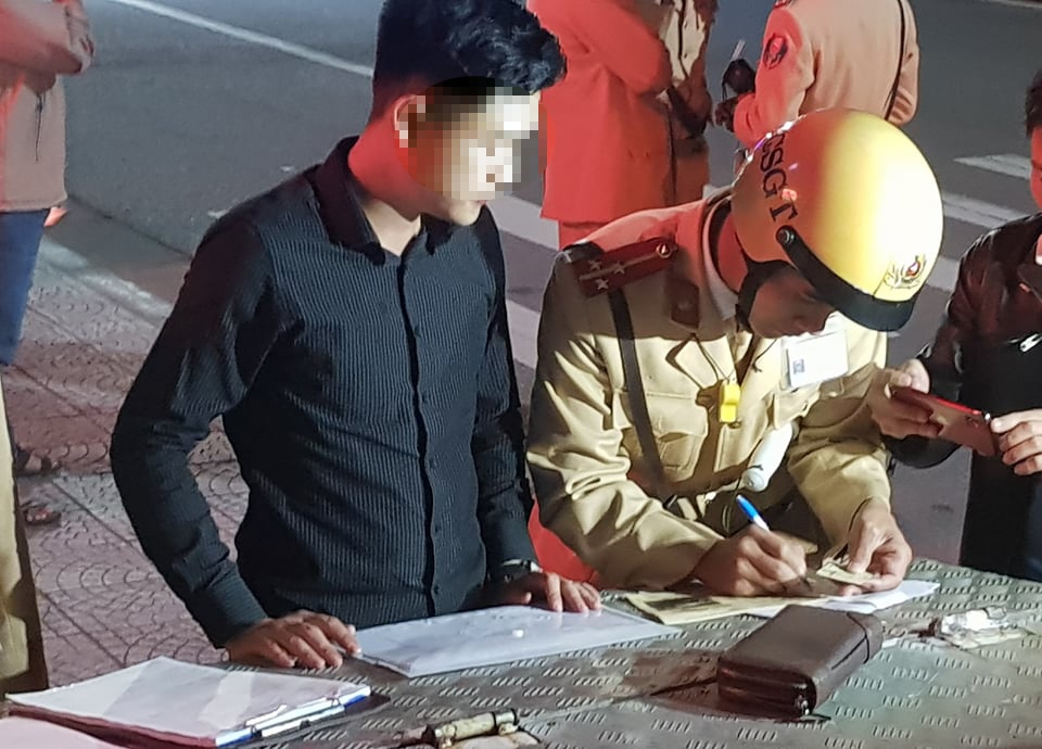 Tai xe bi phat 35 trieu dong anh 1