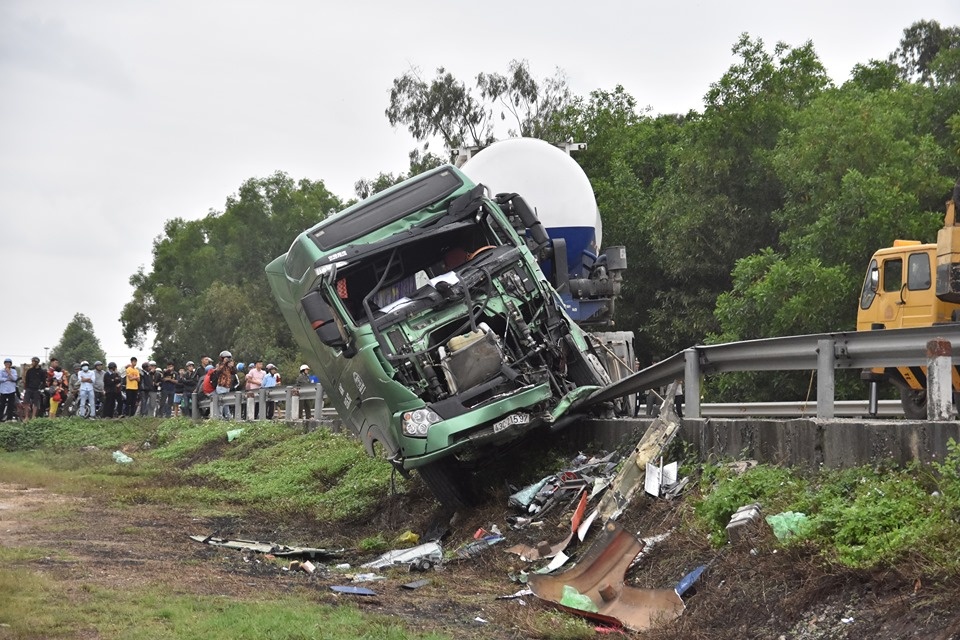 4 nguoi bi thuong sau tai nan anh 1