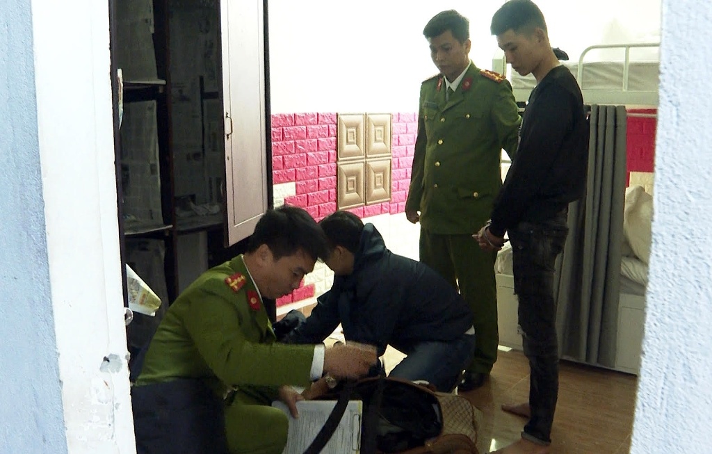 Cho vay lai suat 120%/nam anh 1