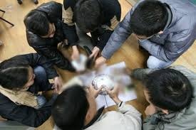 Canh sat dot kich soi bac do mot phu nu dung sau hinh anh