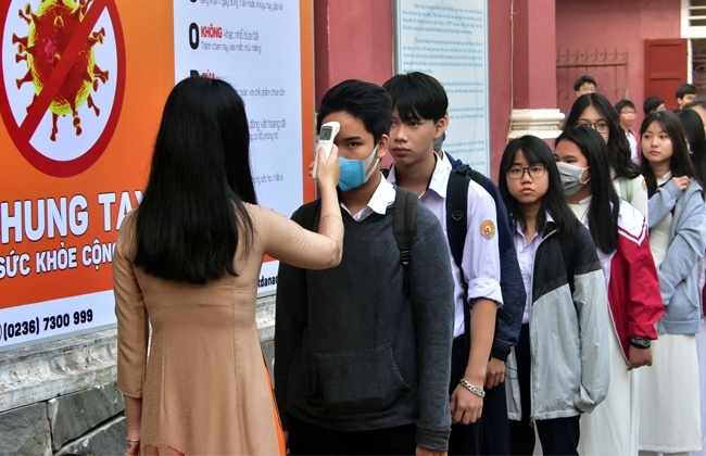 Hoc sinh di hoc lai anh 1