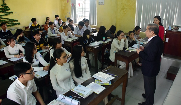 Hoc sinh di hoc lai anh 2