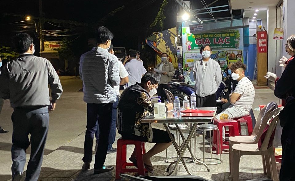 Truc xuat 4 nguoi Trung Quoc anh 1