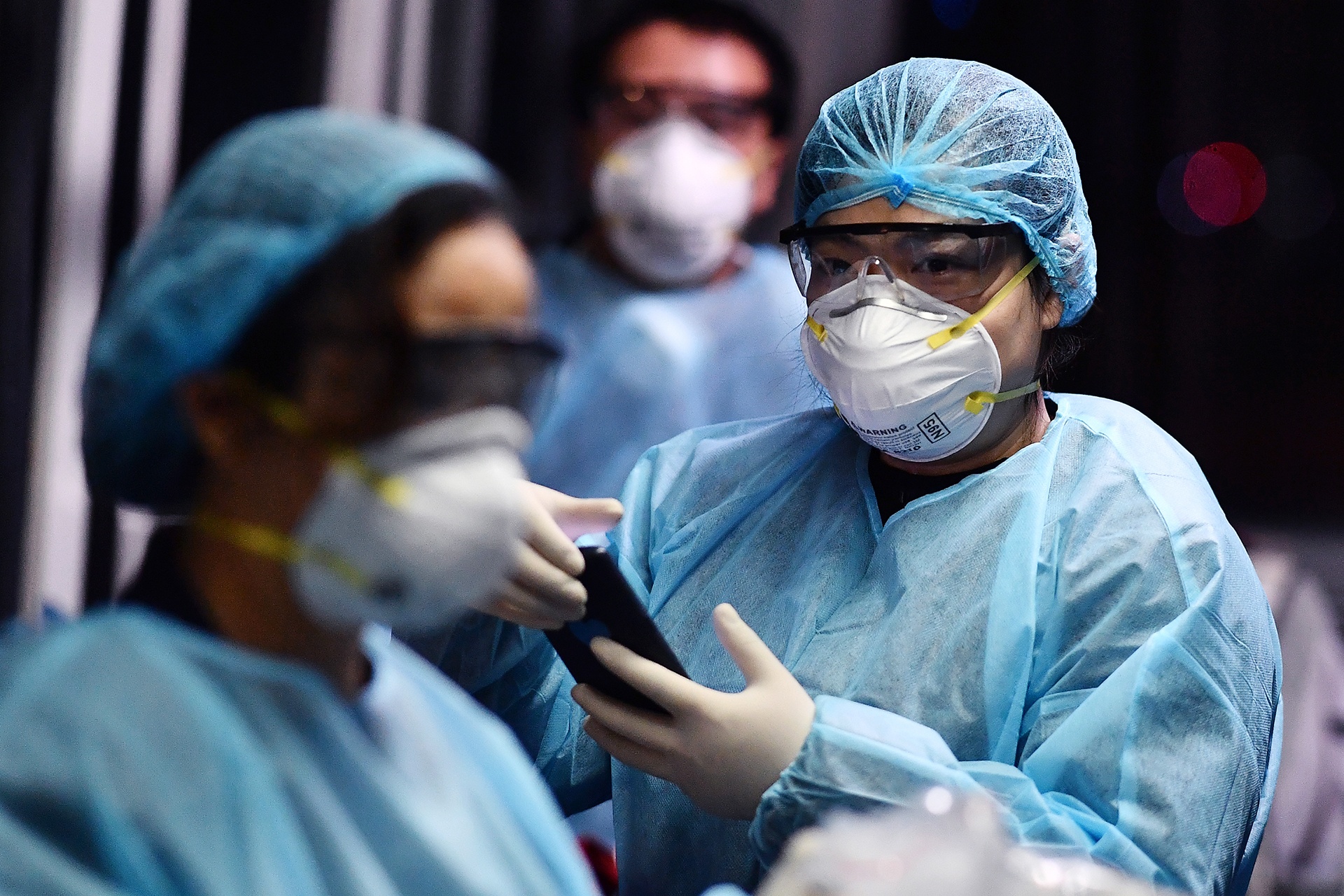 Hue, Quang Ninh cach ly nguoi tiep xuc voi benh nhan Covid-19 thu 17 hinh anh