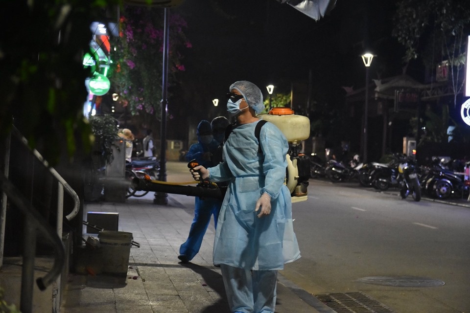 Dong cua cafe vi dich anh 1