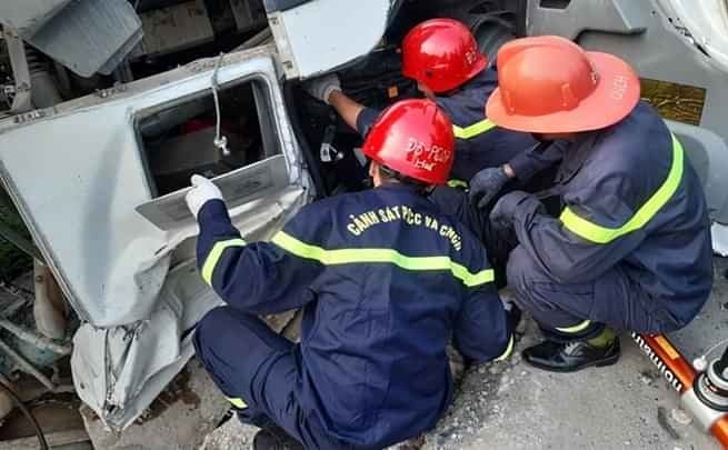 Mac ket trong cabin xe anh 1