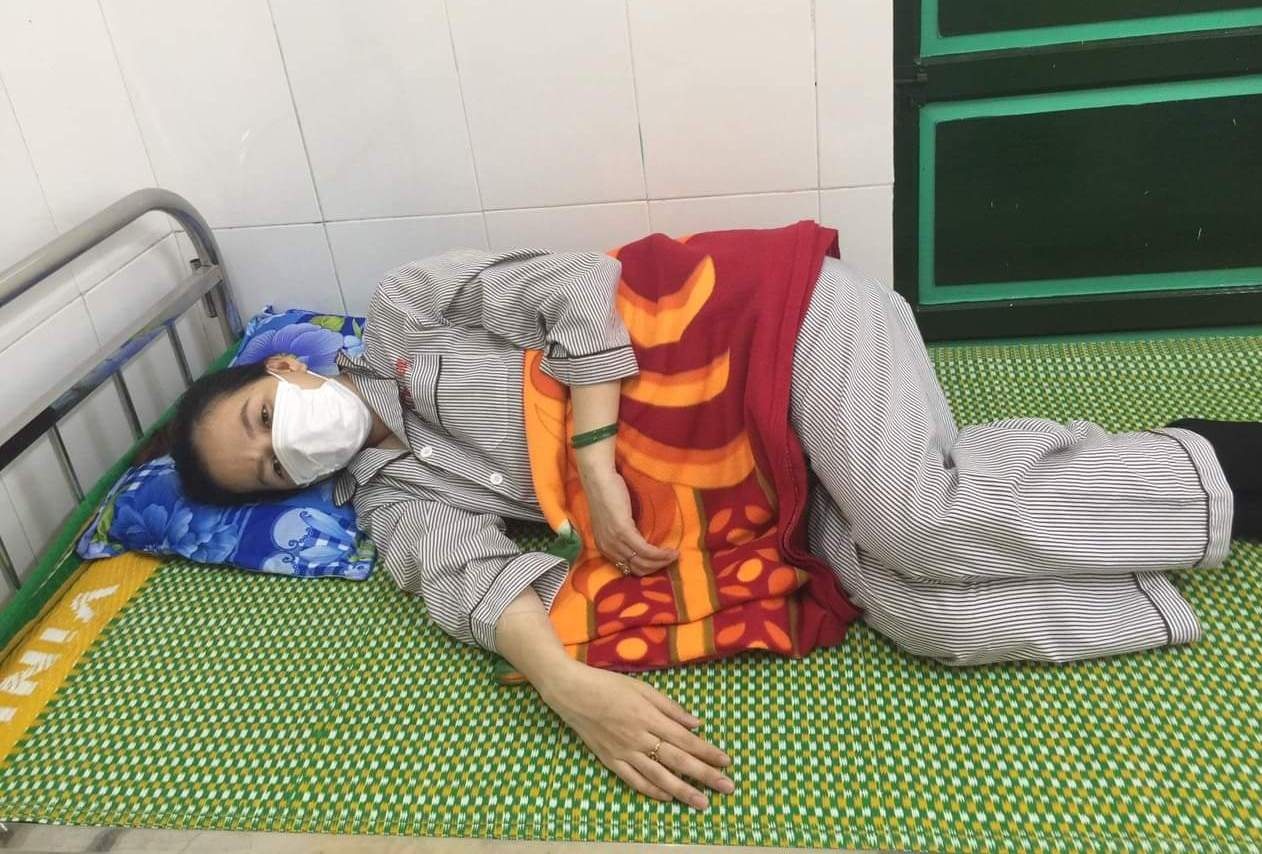 Chao doi trong khu cach ly anh 1