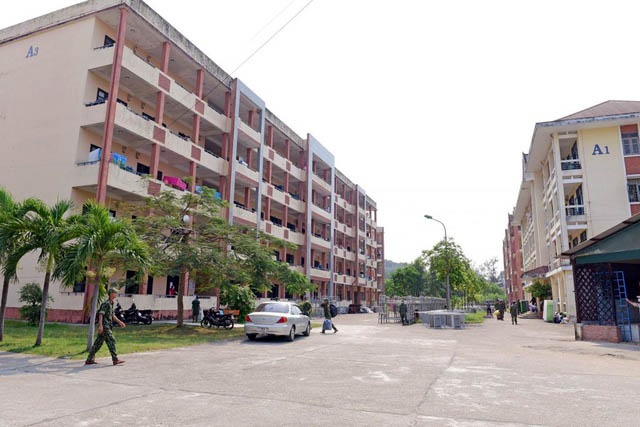 Chuyen ruou vao khu cach ly anh 1