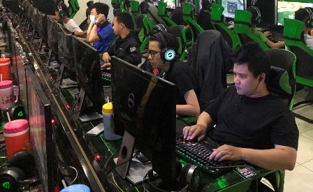 Quan Internet mo cua bat chap lenh cam bi phat 7,5 trieu dong hinh anh