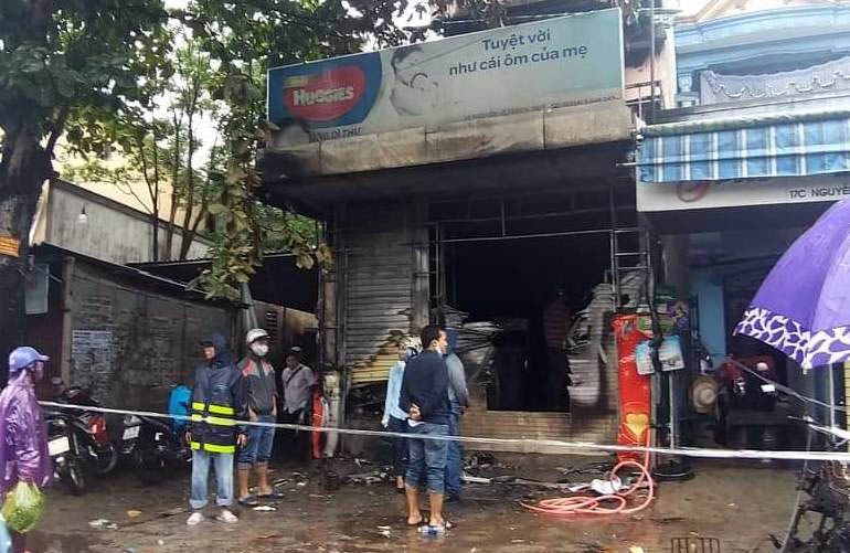 Chay cua hang tap hoa anh 1