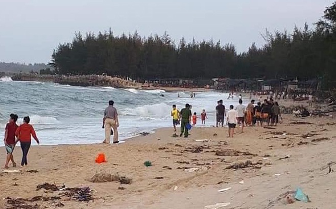 Thanh nien bi duoi nuoc anh 1