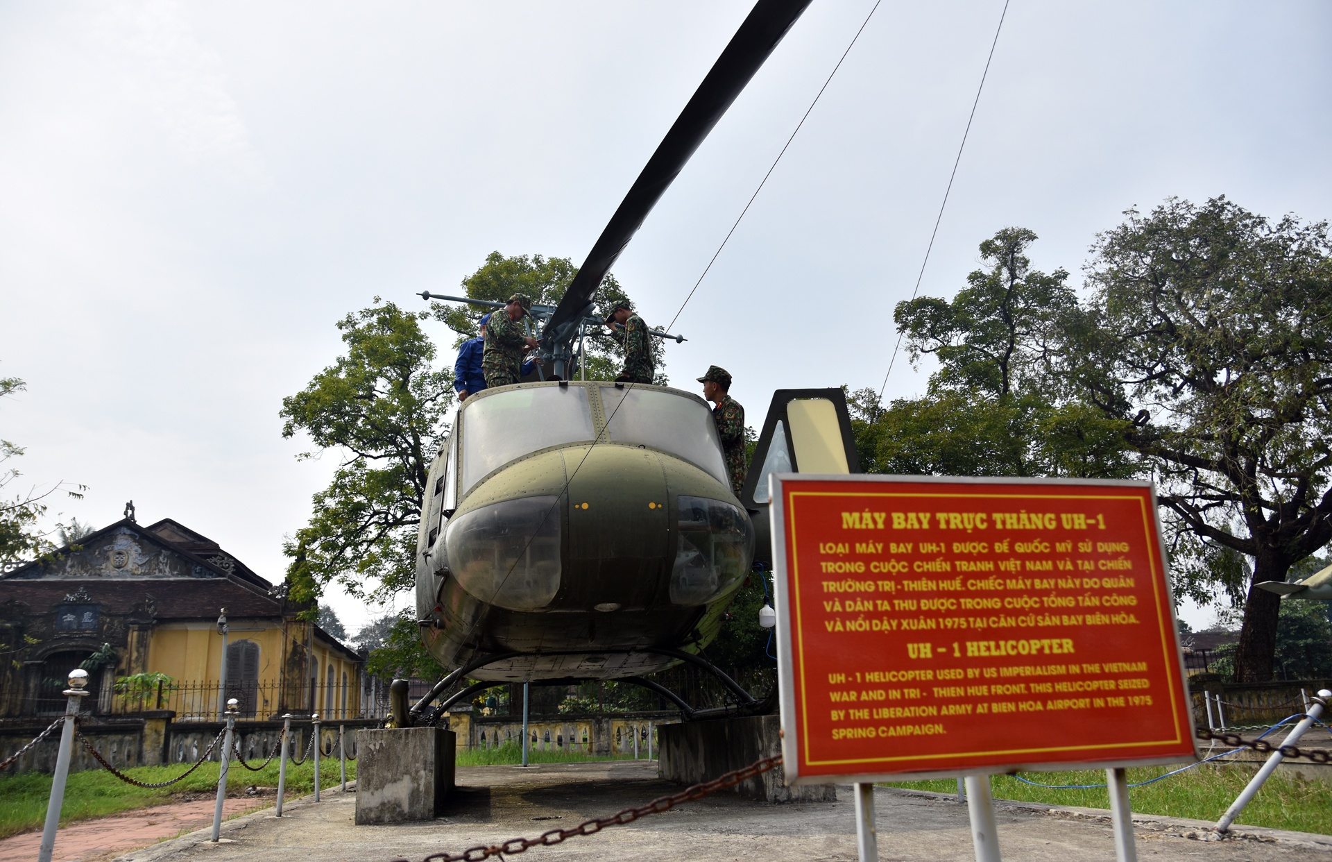 Thao roi may bay,  xe tang anh 6