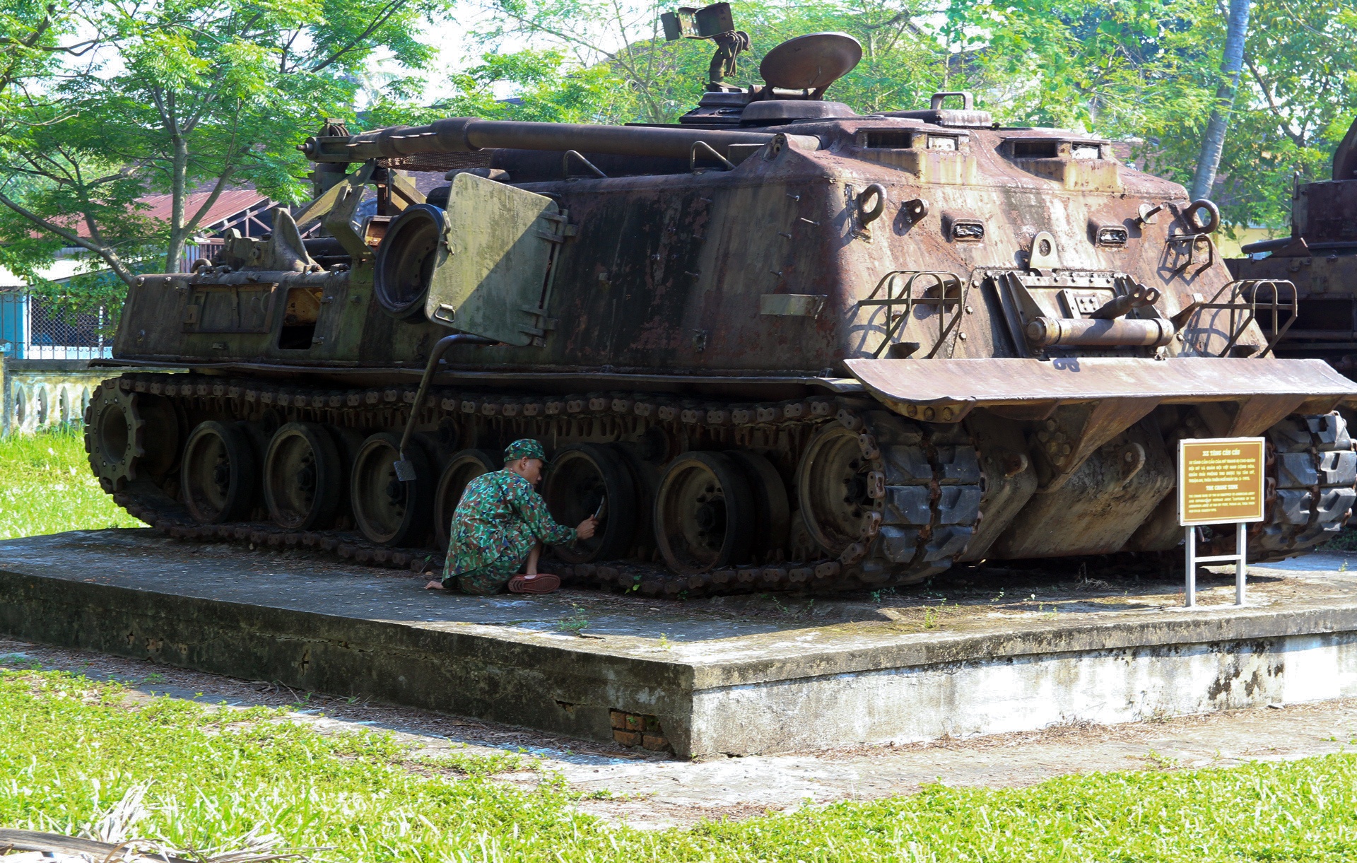 Thao roi may bay,  xe tang anh 7