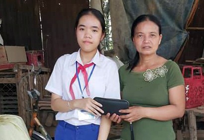 Nu sinh tu choi nhan tien thuong khi tra lai vi co 30 trieu hinh anh