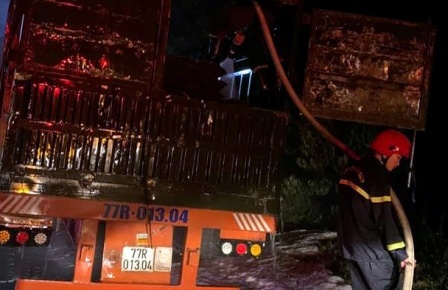 Chay xe dau keo luc rang sang hinh anh