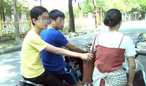 Bat nhom cuop giat anh 1