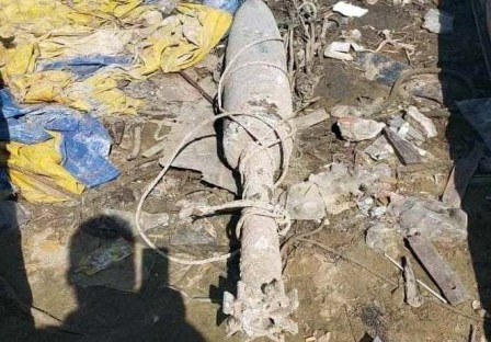 Ngu dan vot qua bom nang hon 100 kg hinh anh