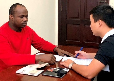 Bat nhom lua dao hon 120 ty do nguoi nuoc ngoai cam dau hinh anh