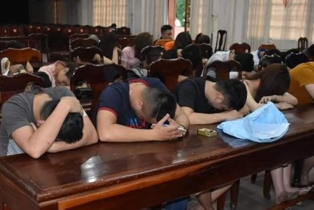 Hai hoc sinh THCS vao quan karaoke Duyen Hai dung ma tuy hinh anh