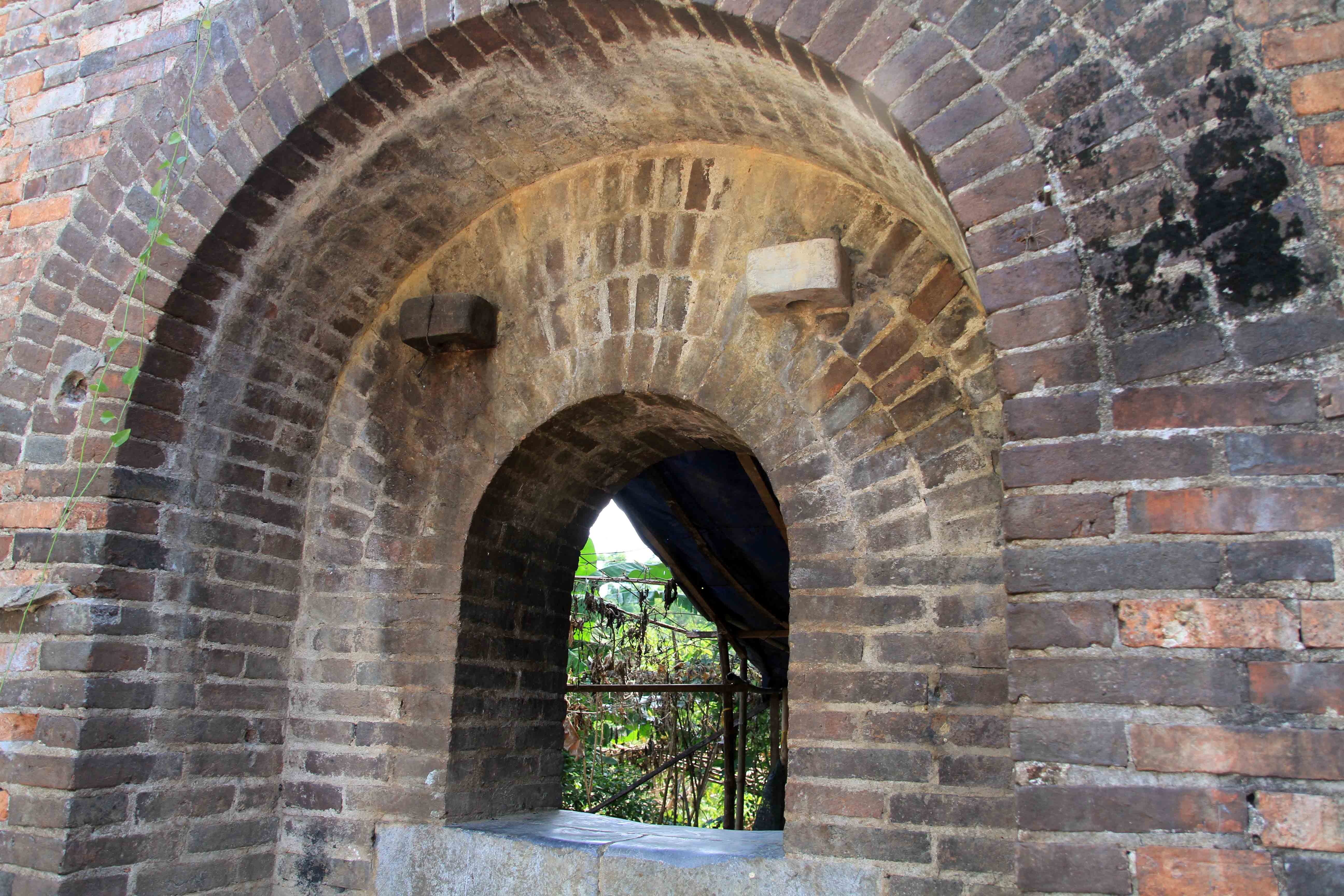 Phat lo di tich 2 cong gach khi di doi dan cu Thuong Thanh hinh anh