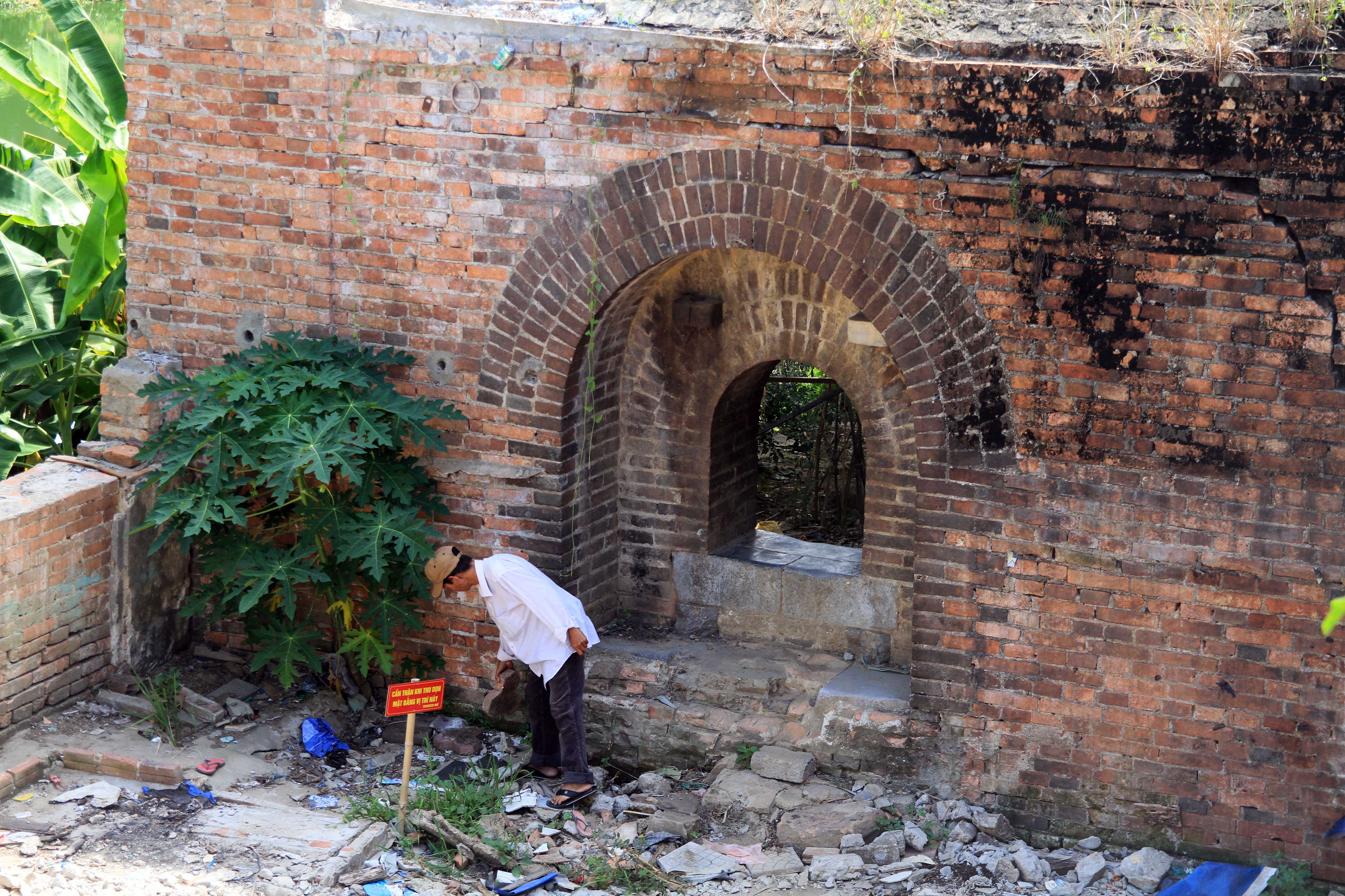 Di tich 2 cong gach anh 1