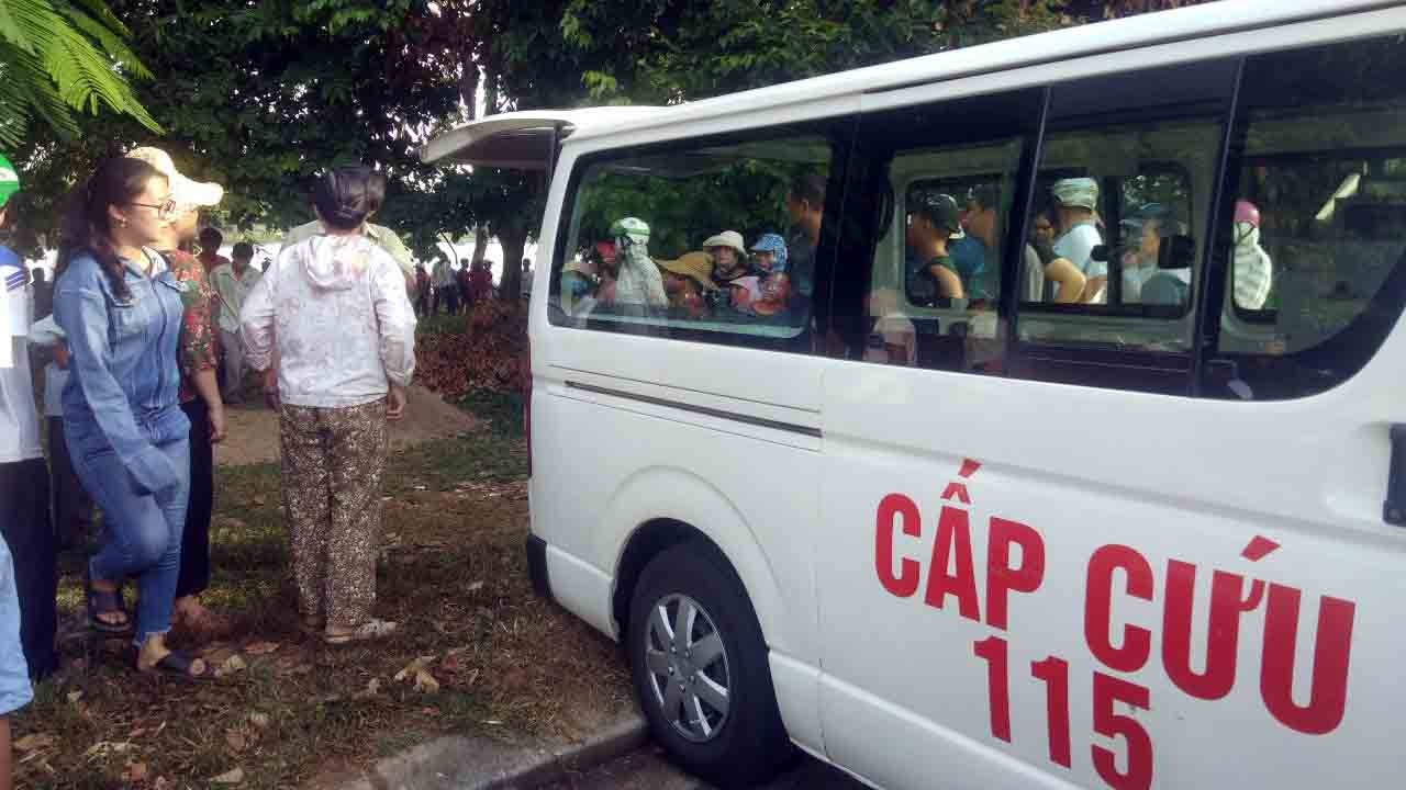 Hoc sinh lop 4 duoi nuoc anh 1