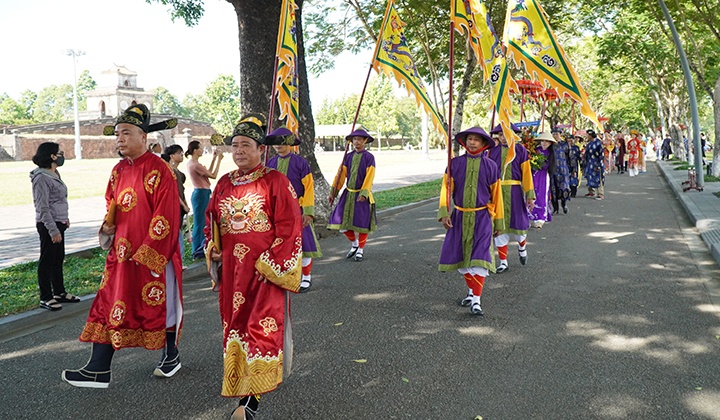 Chua Nguyen Phuc Khoat anh 2