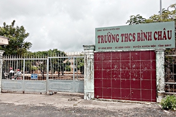 Nu sinh bi danh anh 1