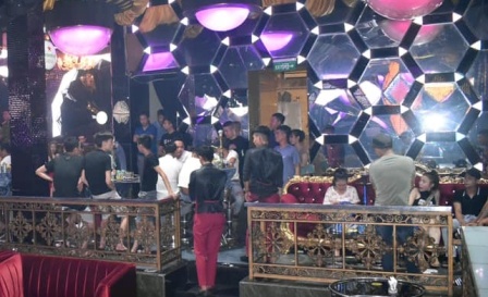 Hang chuc nguoi phe ma tuy trong bar Nonstop hinh anh