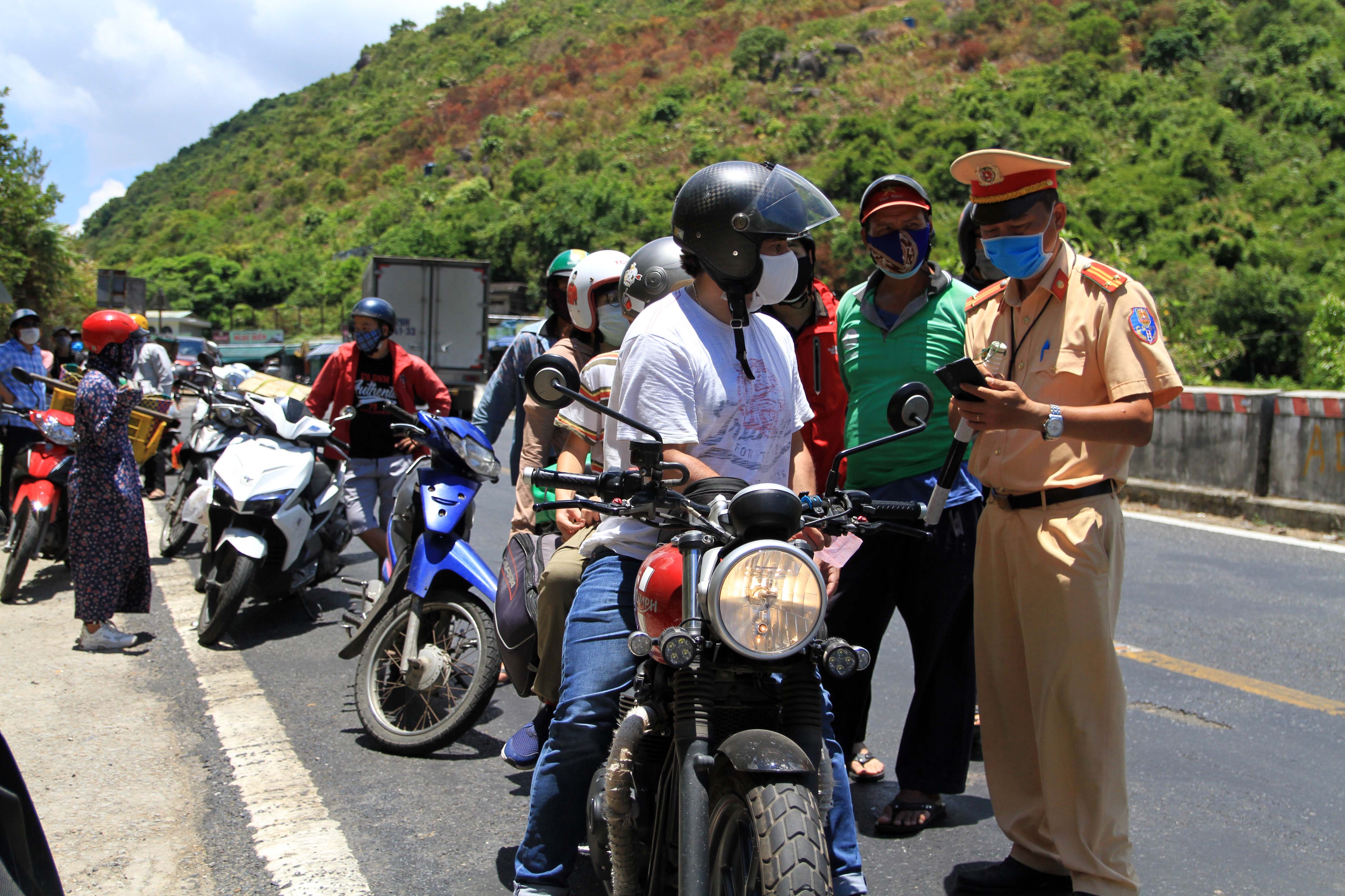 Dong cua vi dich Covid-19 anh 1