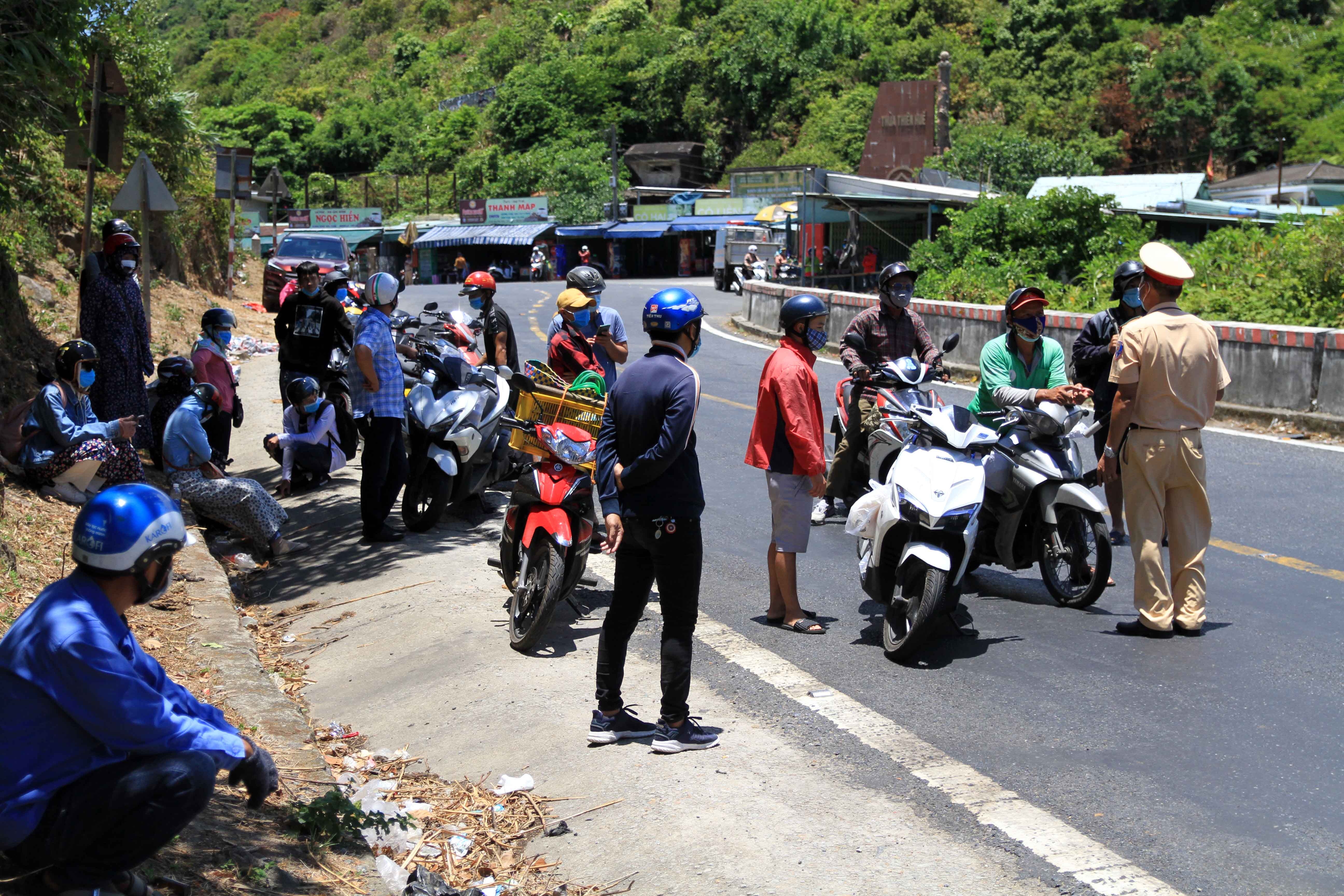 Vat va tren deo Hai Van anh 1