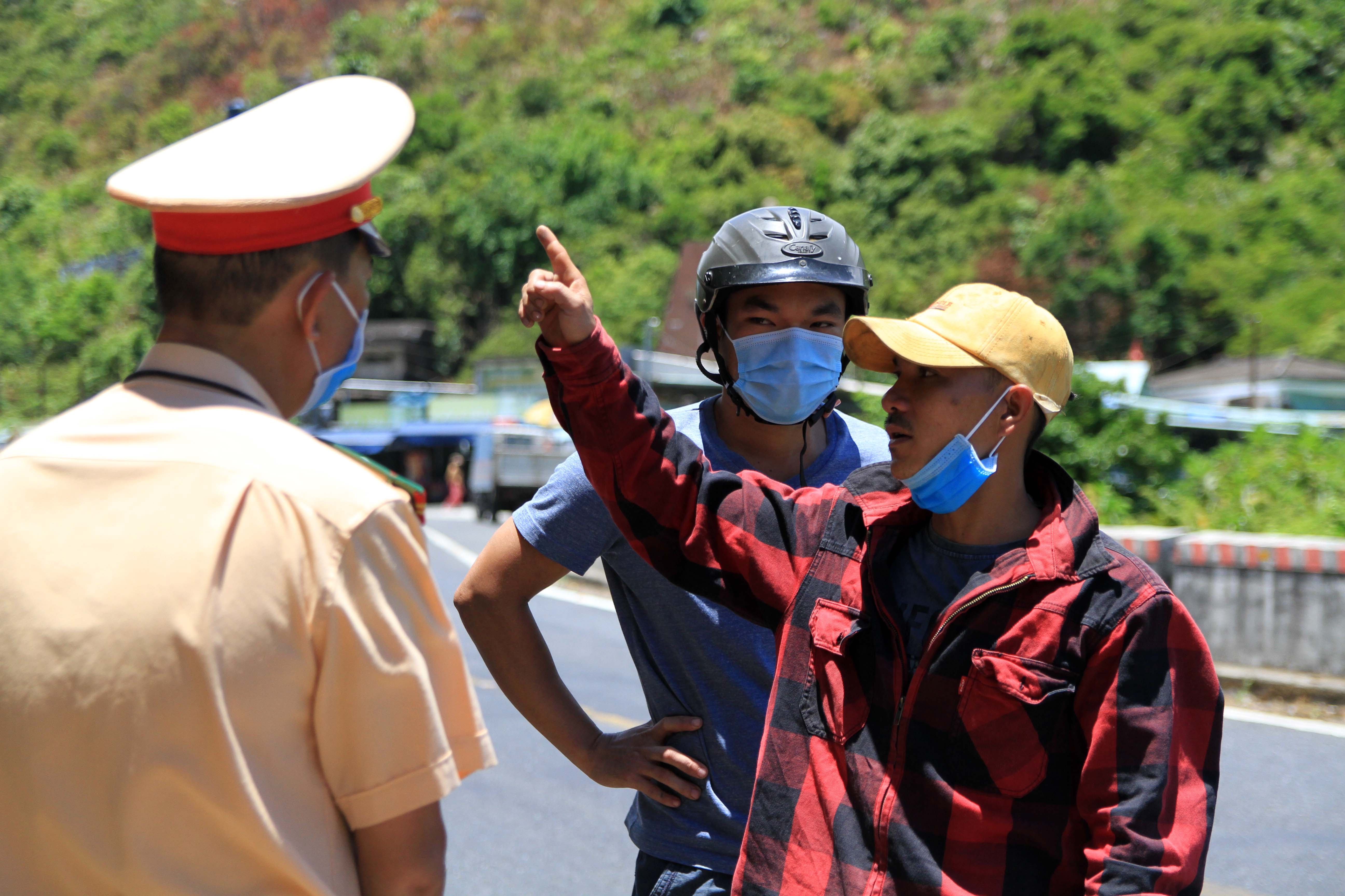 Vat va tren deo Hai Van anh 6