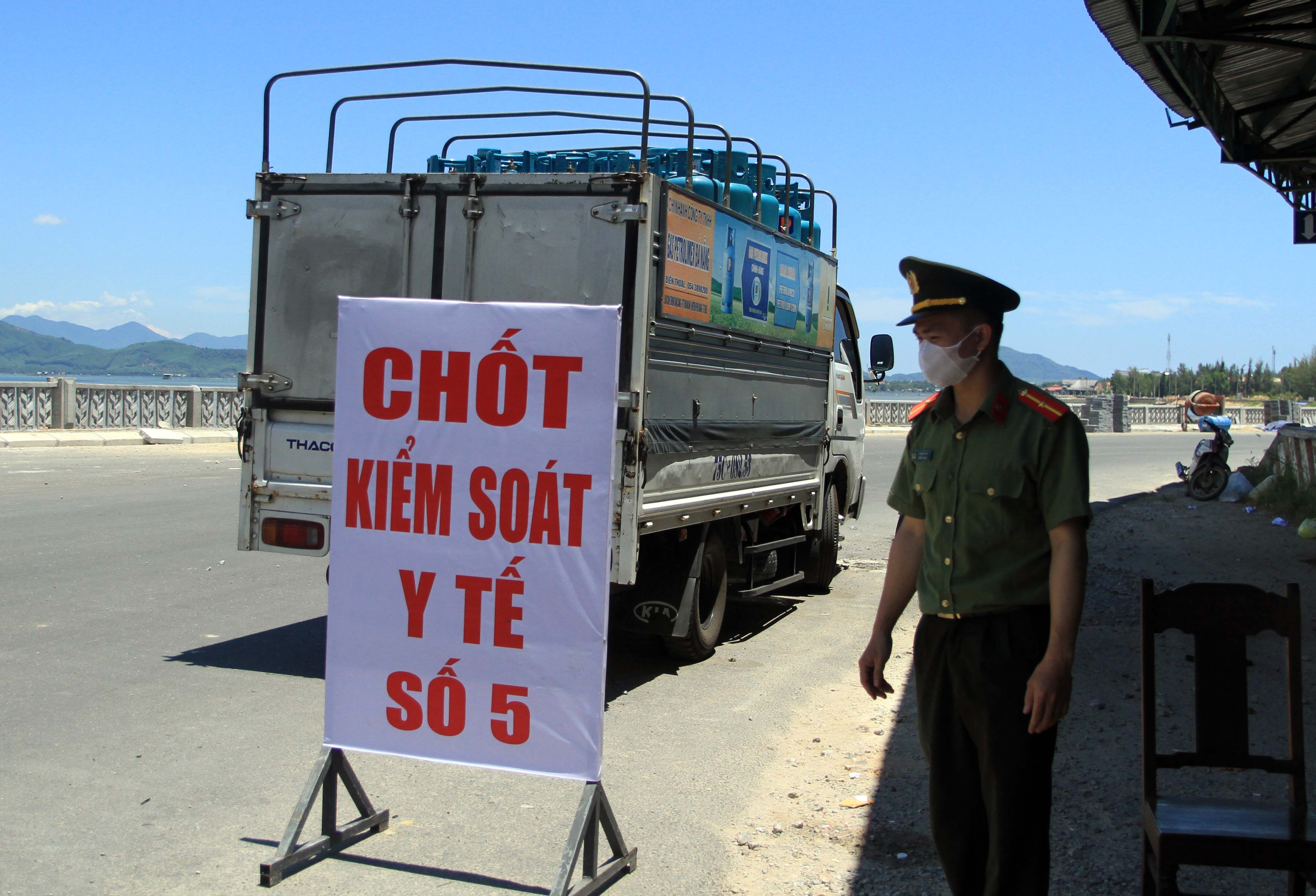 Vat va tren deo Hai Van anh 9