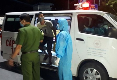 Dua 3 lai xe dau keo ve tu vung dich di cach ly hinh anh