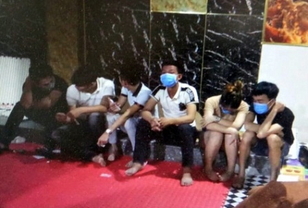 14 nam nu phe ma tuy o quan karaoke hinh anh