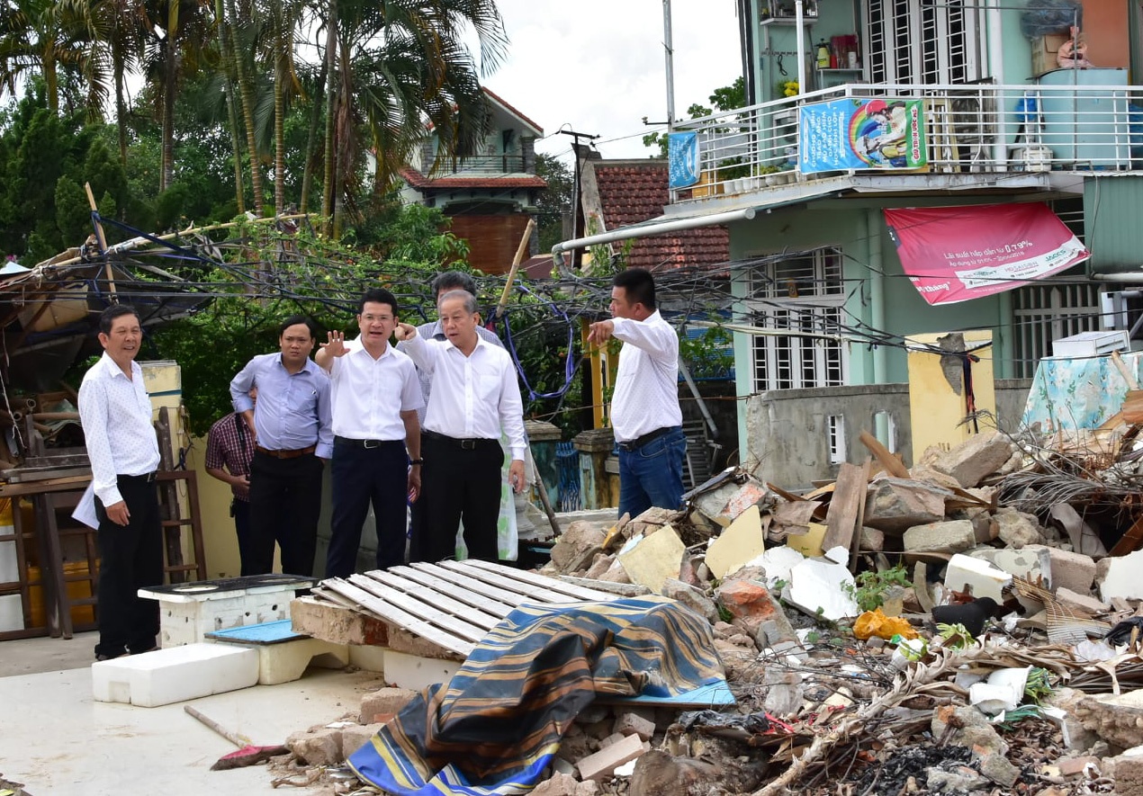 Di dan o kinh thanh Hue anh 1
