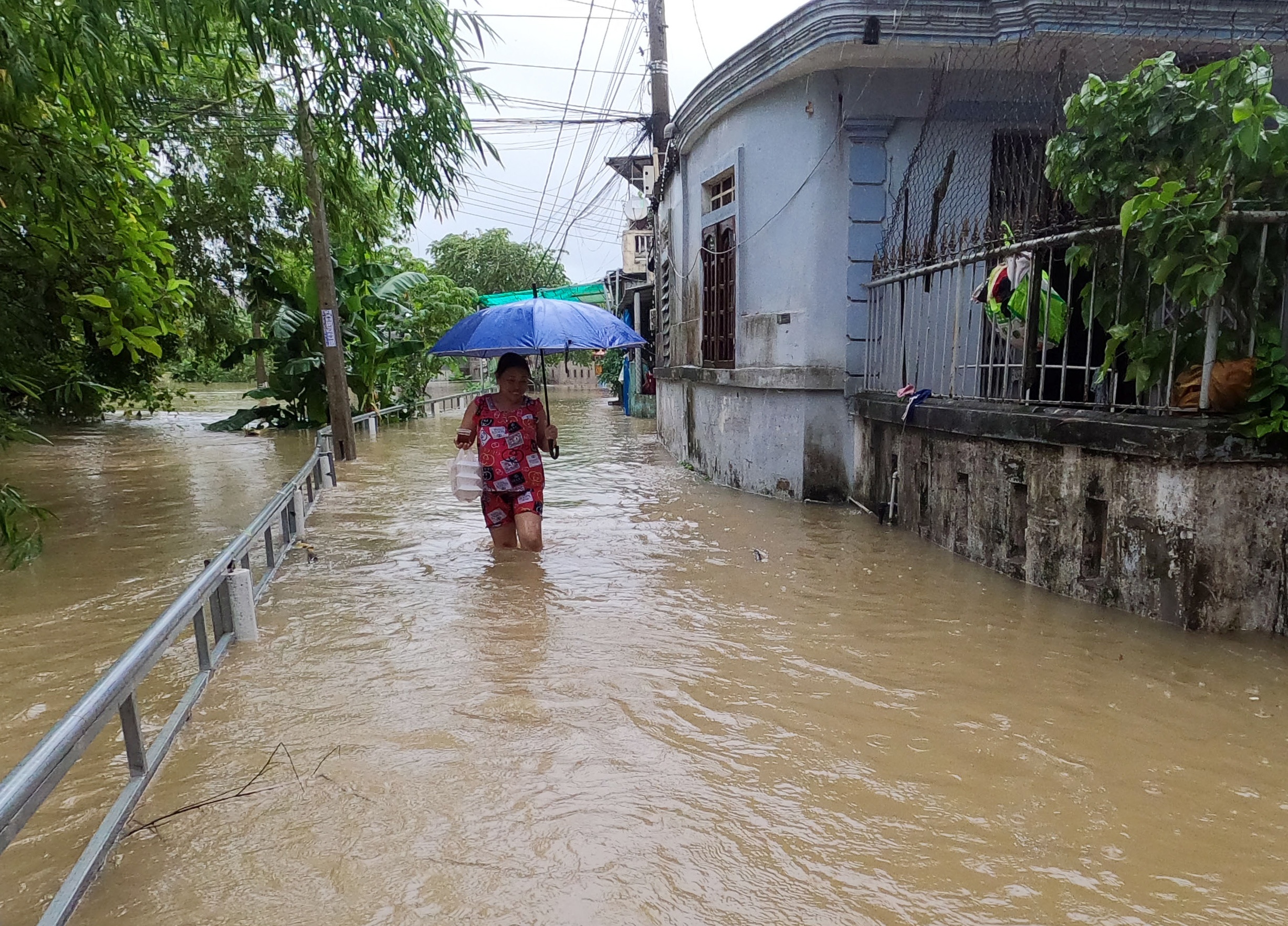 Nhieu noi o Thua Thien - Hue ngap sau hinh anh