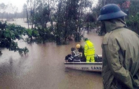 Bat chim mua lu, mot nguoi mat tich hinh anh