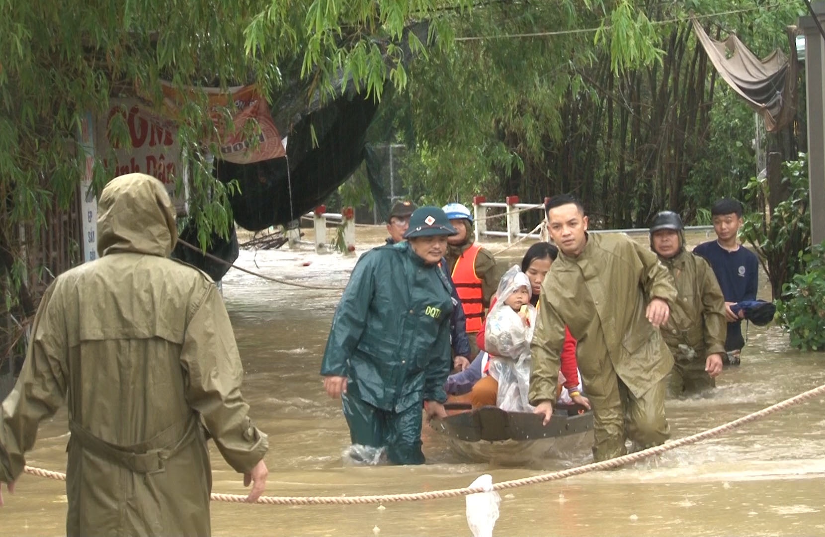 So tan 130 nguoi dan anh 1