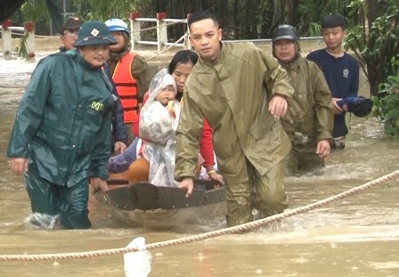 Hue so tan 130 nguoi o xom ngap hon 1 m hinh anh