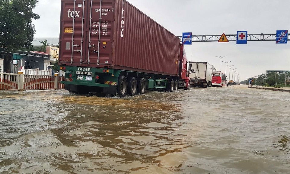 Quoc lo 1 ngap sau anh 1