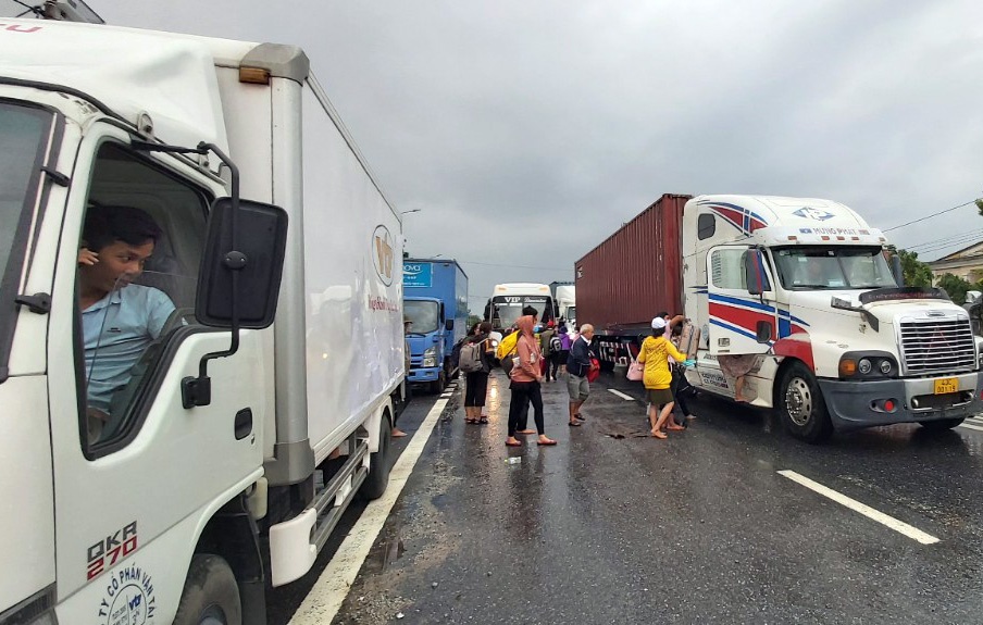 Quoc lo 1 ngap sau anh 2