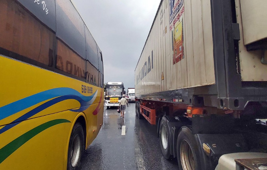 Quoc lo 1 ngap sau anh 8