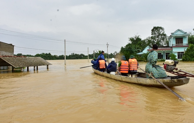 Bo Quoc phong cu luc luong, khi tai ung cuu dan vung lu hinh anh