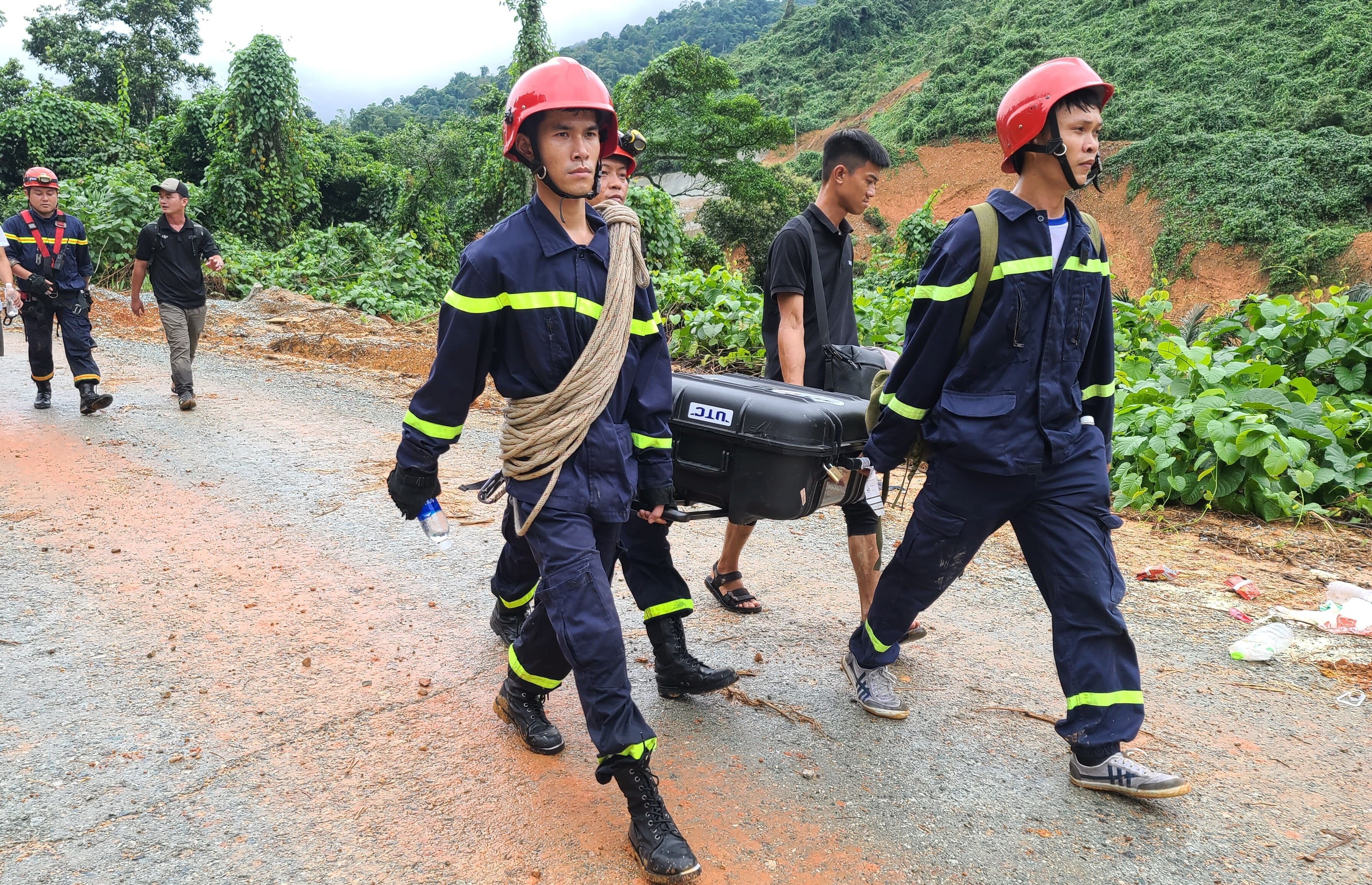 Flycam tam nhiet anh 5