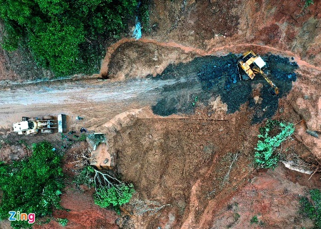 4 nguoi trong doan cuu ho thoat nan anh 1