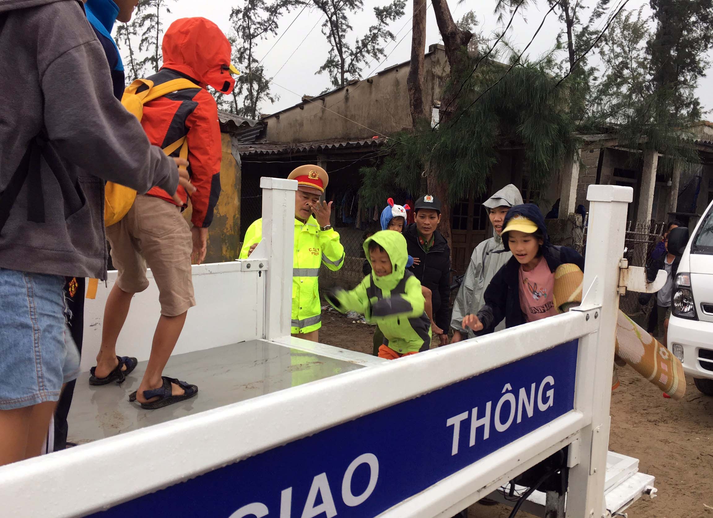 Di doi dan truoc bao 13 anh 2