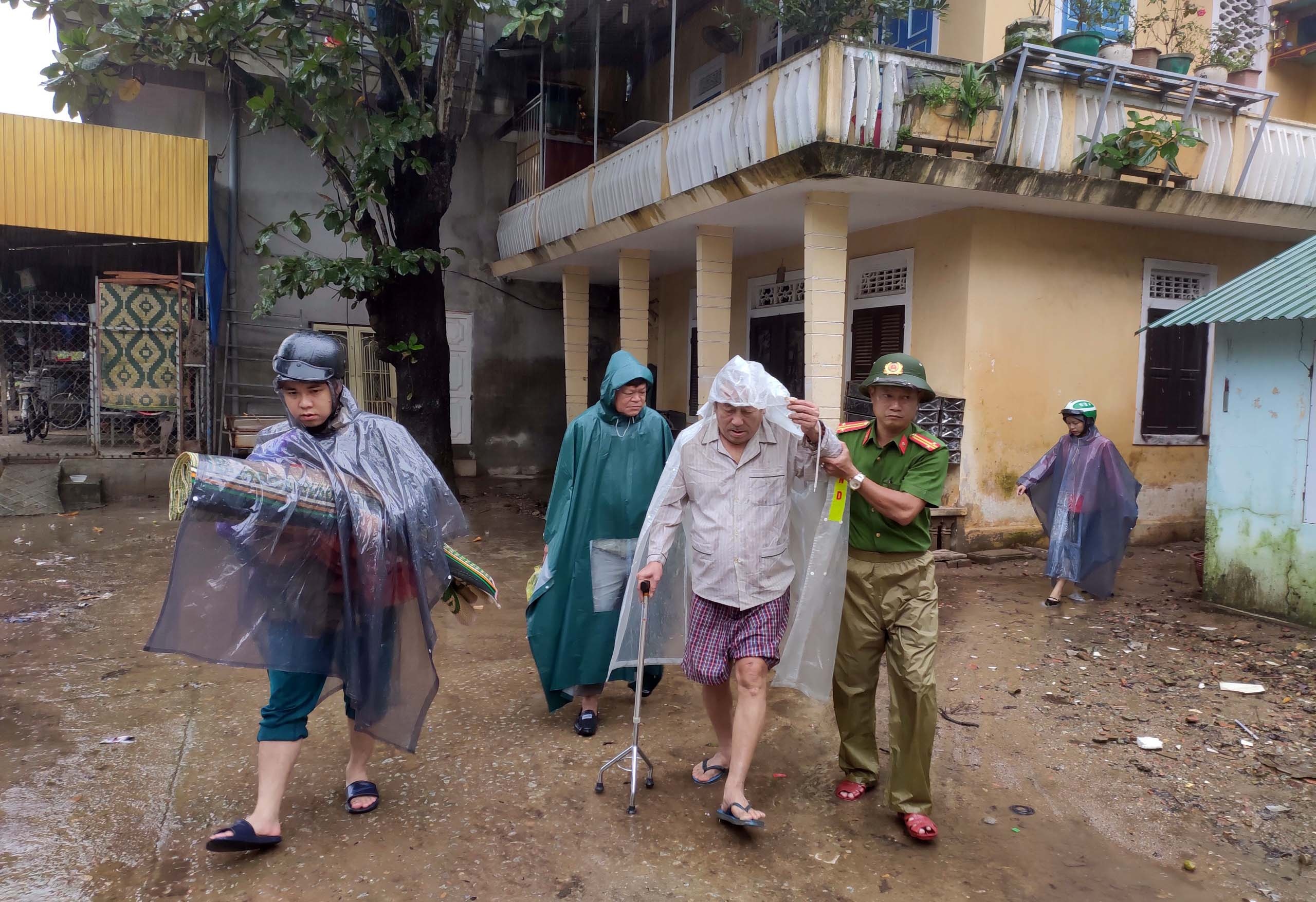 Di doi dan truoc bao 13 anh 1